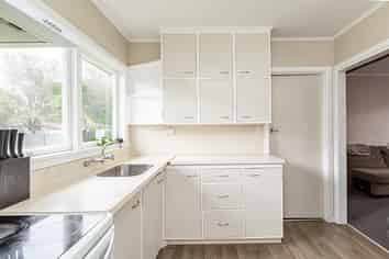 51B Exeter Crescent, Pirimai