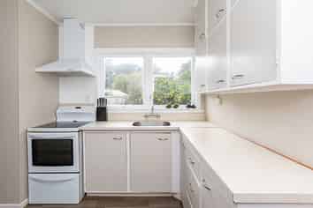 51B Exeter Crescent, Pirimai