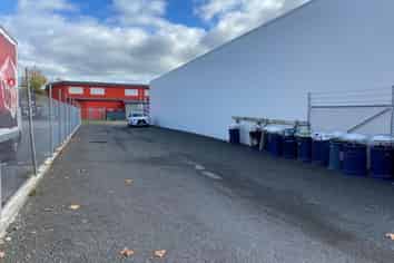 Sealed and fenced yard for the taking