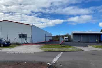 Sealed and fenced yard for the taking