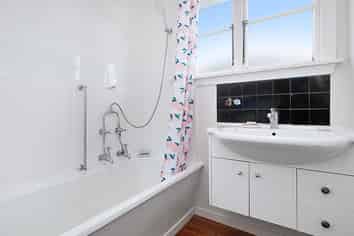 420 Main North Road, Redwood