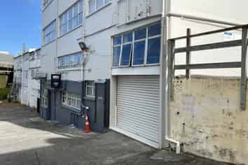 Ideal Tradesmen / Storage Unit!