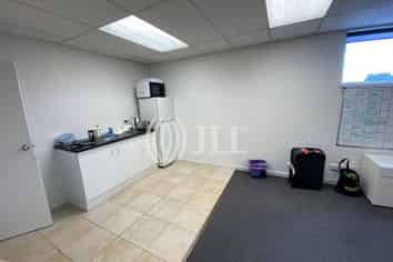 74sqm Office with 4 car parks