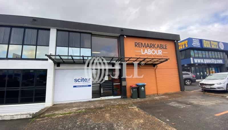 Part Level/704 Great South Road, Penrose