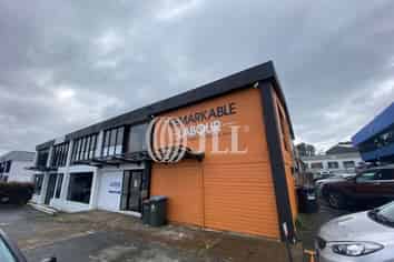 74sqm Office with 4 car parks