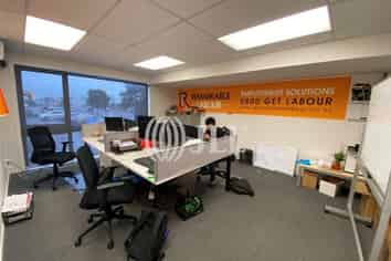 74sqm Office with 4 car parks