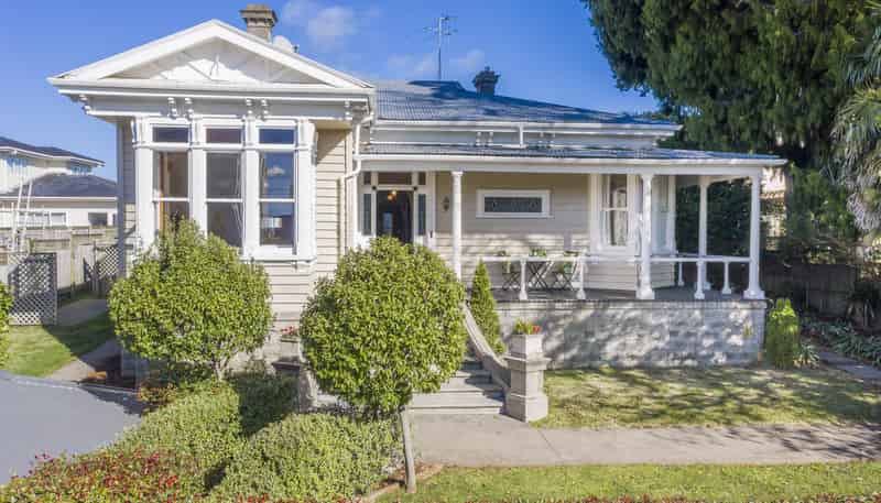 25 Claude Road, Epsom