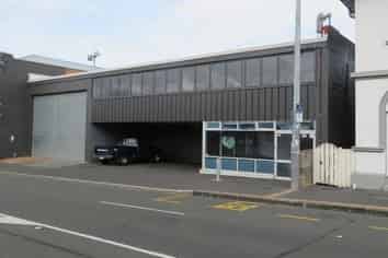 Standalone Showroom/Warehouse in Kingsland