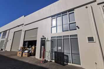 Sharp Albany Industrial Unit - 222m²