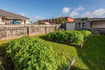 10 Bernard Street, Avenues