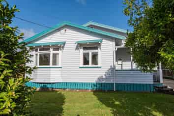 10 Bernard Street, Avenues