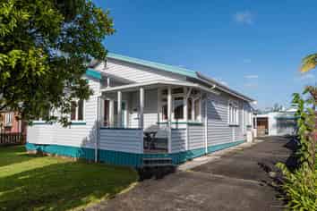 10 Bernard Street, Avenues