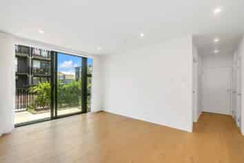 G01/165 Lake Road, Northcote