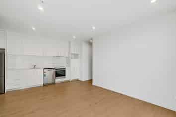 G01/165 Lake Road, Northcote