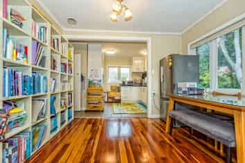 60 Sylvan Crescent, Te Atatu South