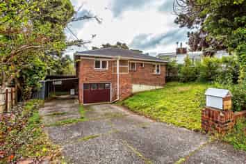 60 Sylvan Crescent, Te Atatu South