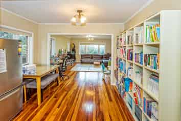 60 Sylvan Crescent, Te Atatu South