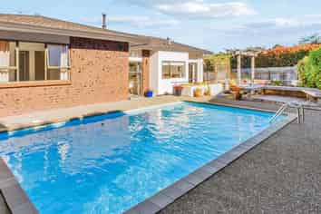 17a Amante Crescent, Mairangi Bay