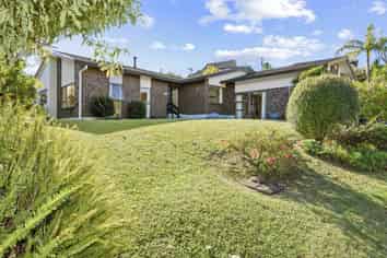 17a Amante Crescent, Mairangi Bay