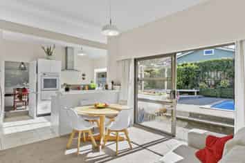 17a Amante Crescent, Mairangi Bay