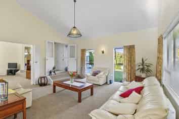 17a Amante Crescent, Mairangi Bay