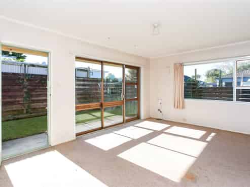 2/42 Trentham Road, Papakura