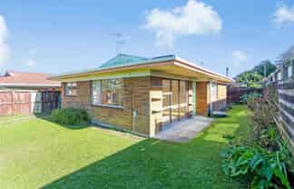 2/42 Trentham Road, Papakura