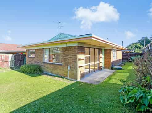 2/42 Trentham Road, Papakura