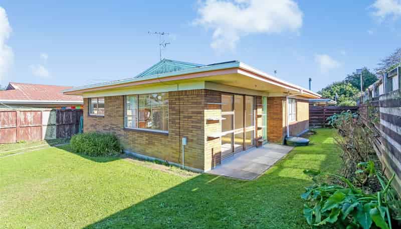 2/42 Trentham Road, Papakura