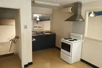 Flexible warehouse/commercial space