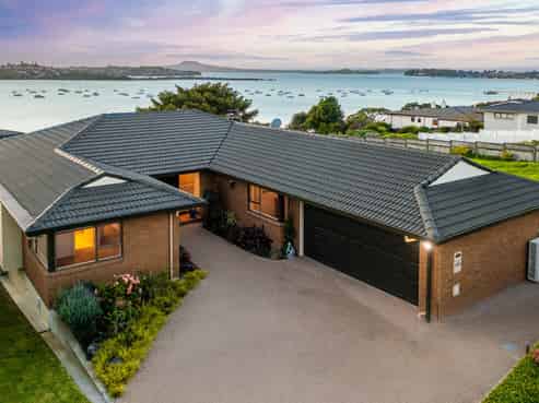 16 Eclipse Place, Half Moon Bay