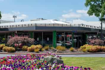 OWNER OCCUPIER OR INVESTMENT - CORNER EXPOSURE