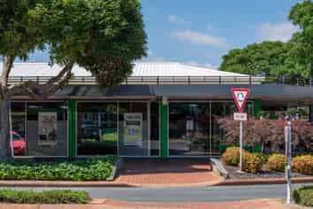 OWNER OCCUPIER OR INVESTMENT - CORNER EXPOSURE