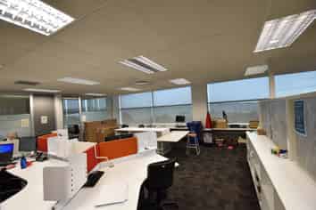 ATTRACTIVE MODERN CORPORATE OFFICE