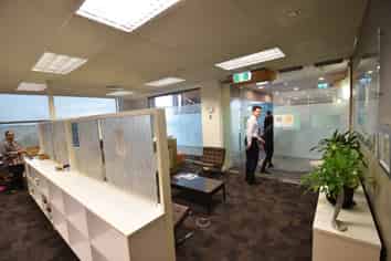 ATTRACTIVE MODERN CORPORATE OFFICE