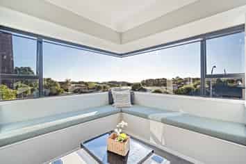 11 St Ives Grove, Whalers Gate