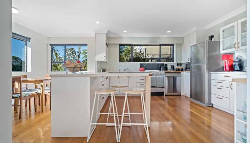 11 St Ives Grove, Whalers Gate