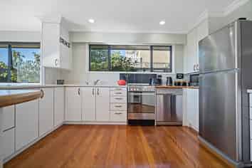 11 St Ives Grove, Whalers Gate