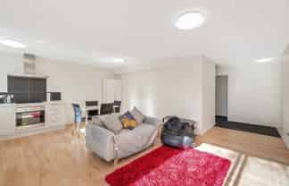 2/120 Stanmore Road, Linwood