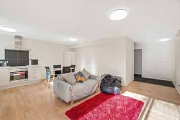 2/120 Stanmore Road, Linwood