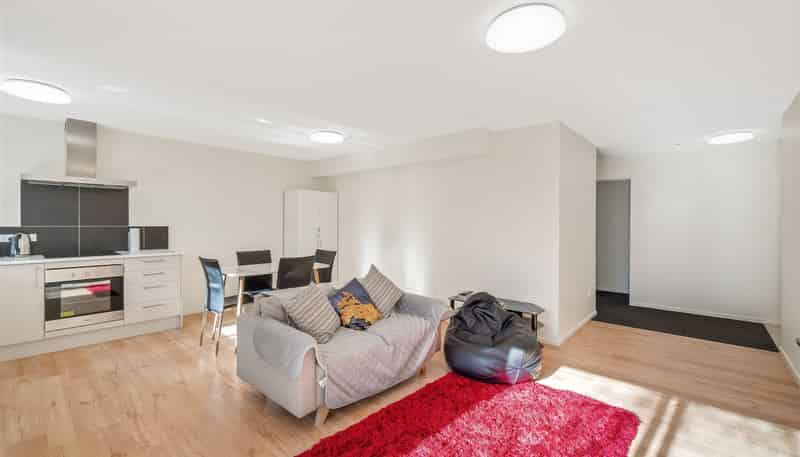 2/120 Stanmore Road, Linwood