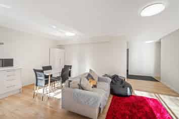 2/120 Stanmore Road, Linwood