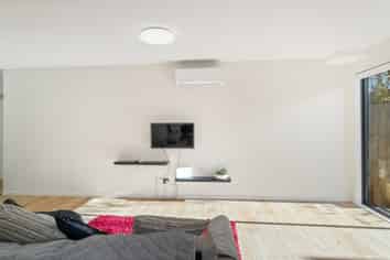 2/120 Stanmore Road, Linwood