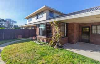 33 Walbrook Crescent, 