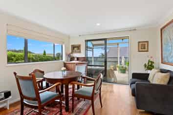 8 The Ritz, Orewa