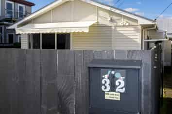 1/32 Bay Street, Petone