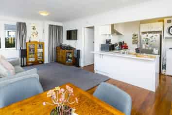 1/32 Bay Street, Petone