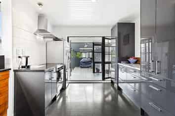 276 Sturges Road, Henderson