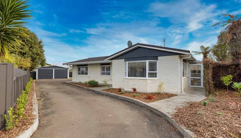 12 Avon Place, Springvale