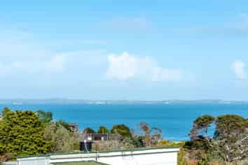 28 Pacific Parade, Surfdale